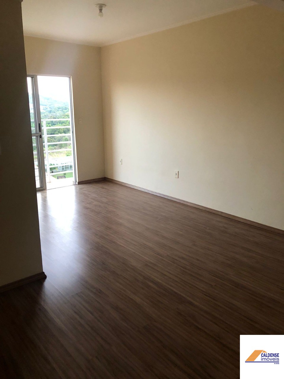 Apartamento à venda com 2 quartos, 75m² - Foto 3