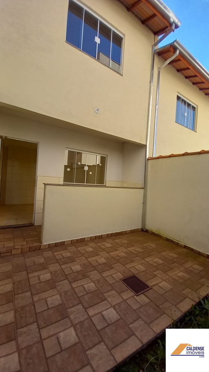 Casa à venda com 2 quartos, 90m² - Foto 1