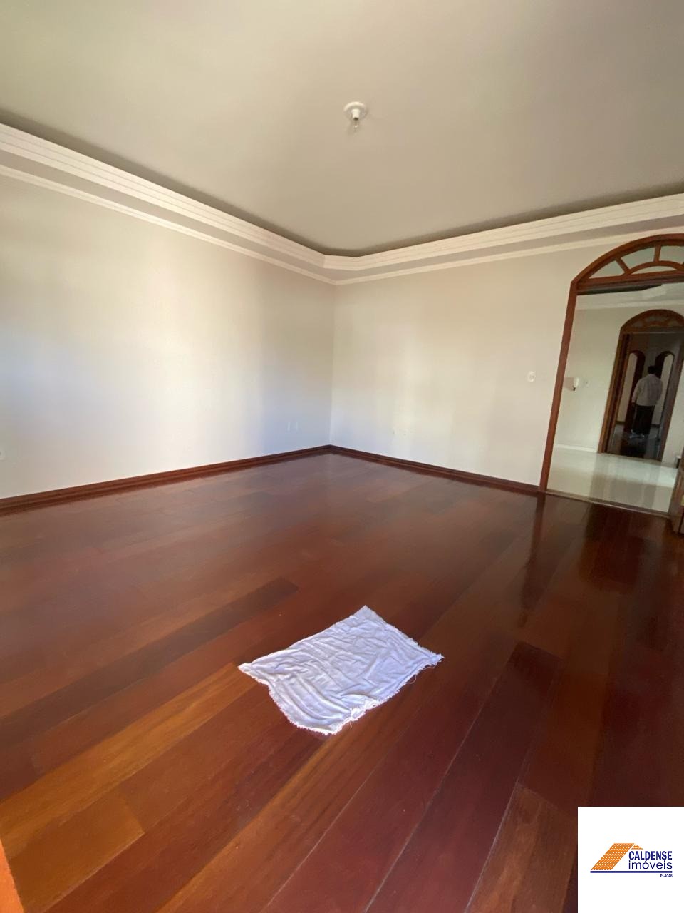 Casa à venda com 3 quartos, 300m² - Foto 2