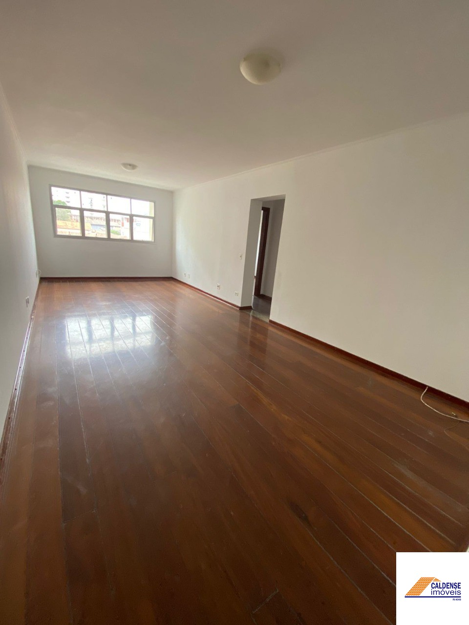 Apartamento à venda com 3 quartos, 110m² - Foto 2