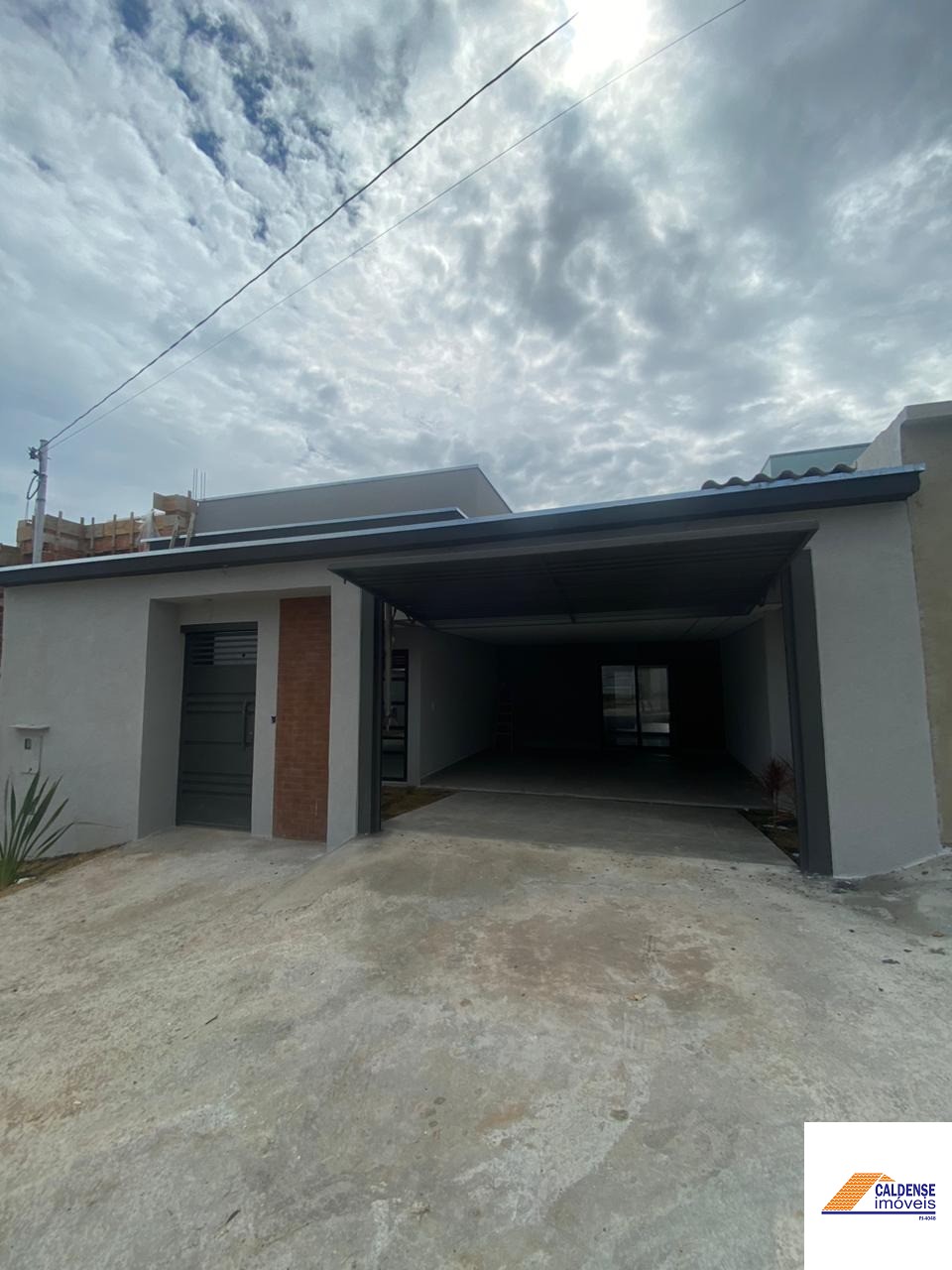 Casa à venda e aluguel com 3 quartos, 142m² - Foto 1