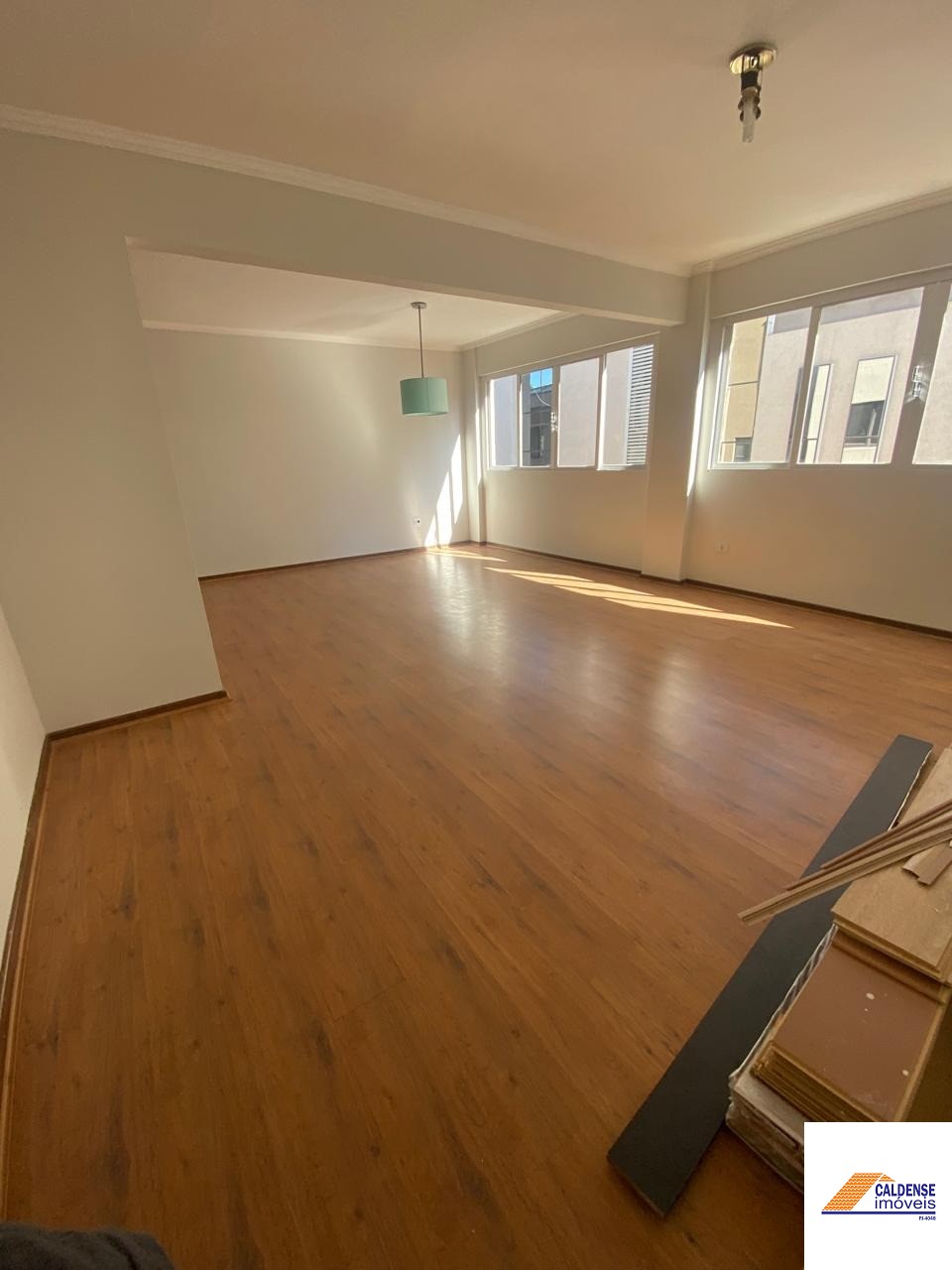 Apartamento à venda com 3 quartos, 135m² - Foto 2