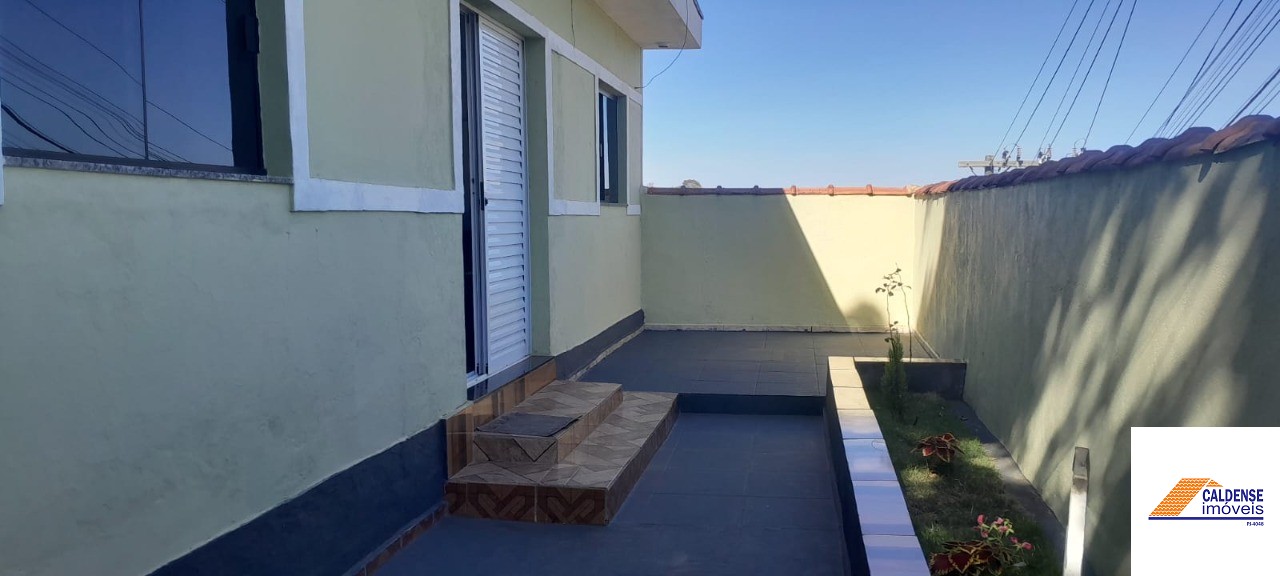 Casa à venda com 3 quartos, 80m² - Foto 1