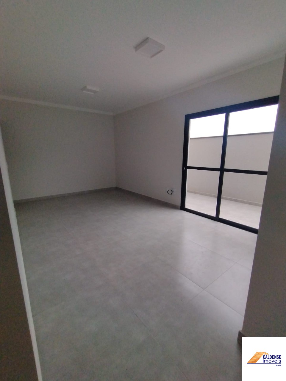 Apartamento à venda com 3 quartos, 30m² - Foto 2