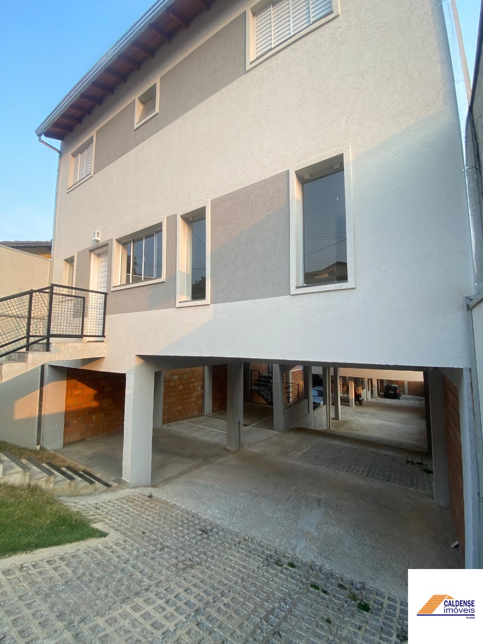 Casa à venda com 2 quartos, 65m² - Foto 2