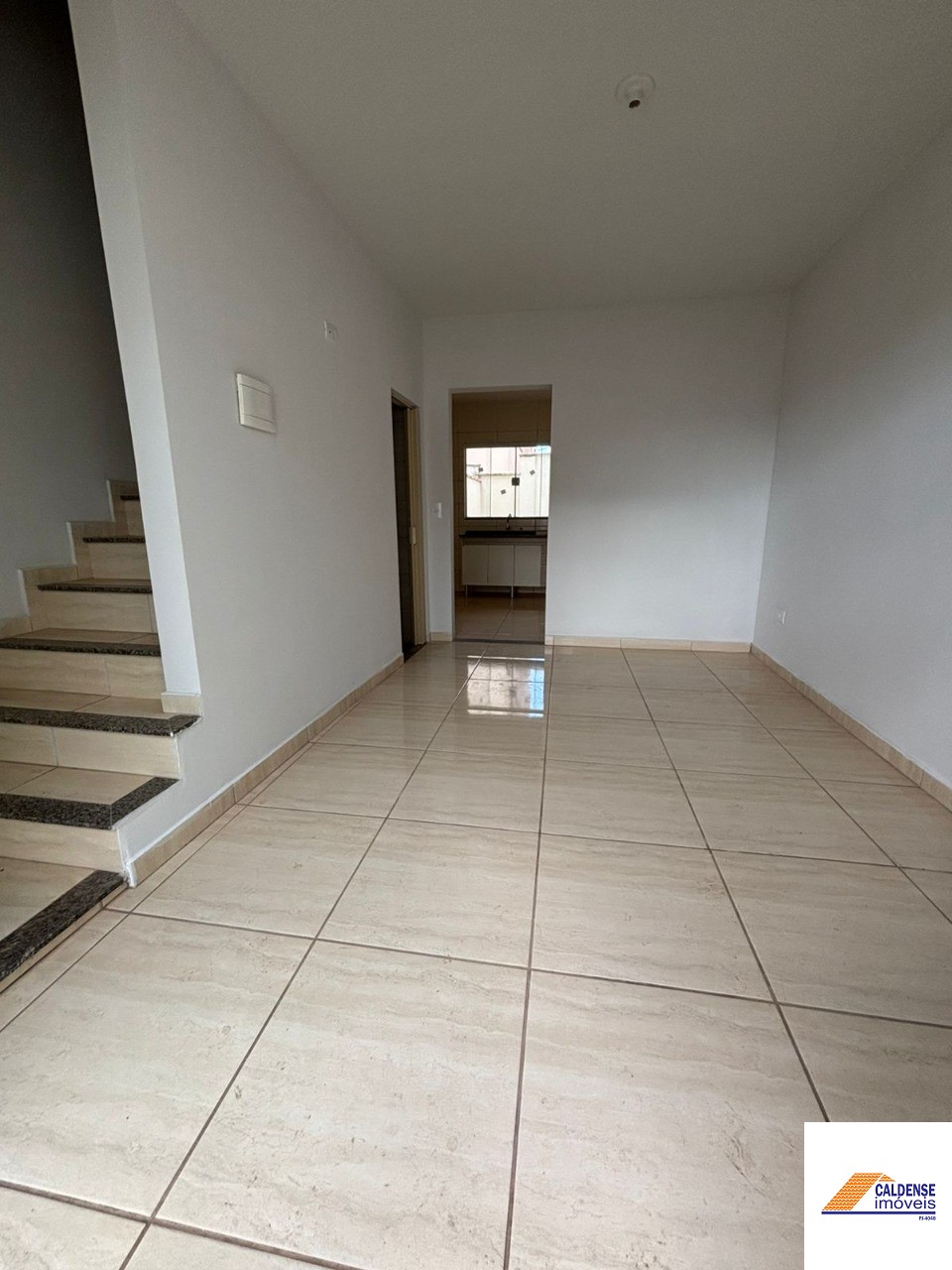 Casa à venda com 2 quartos, 85m² - Foto 2