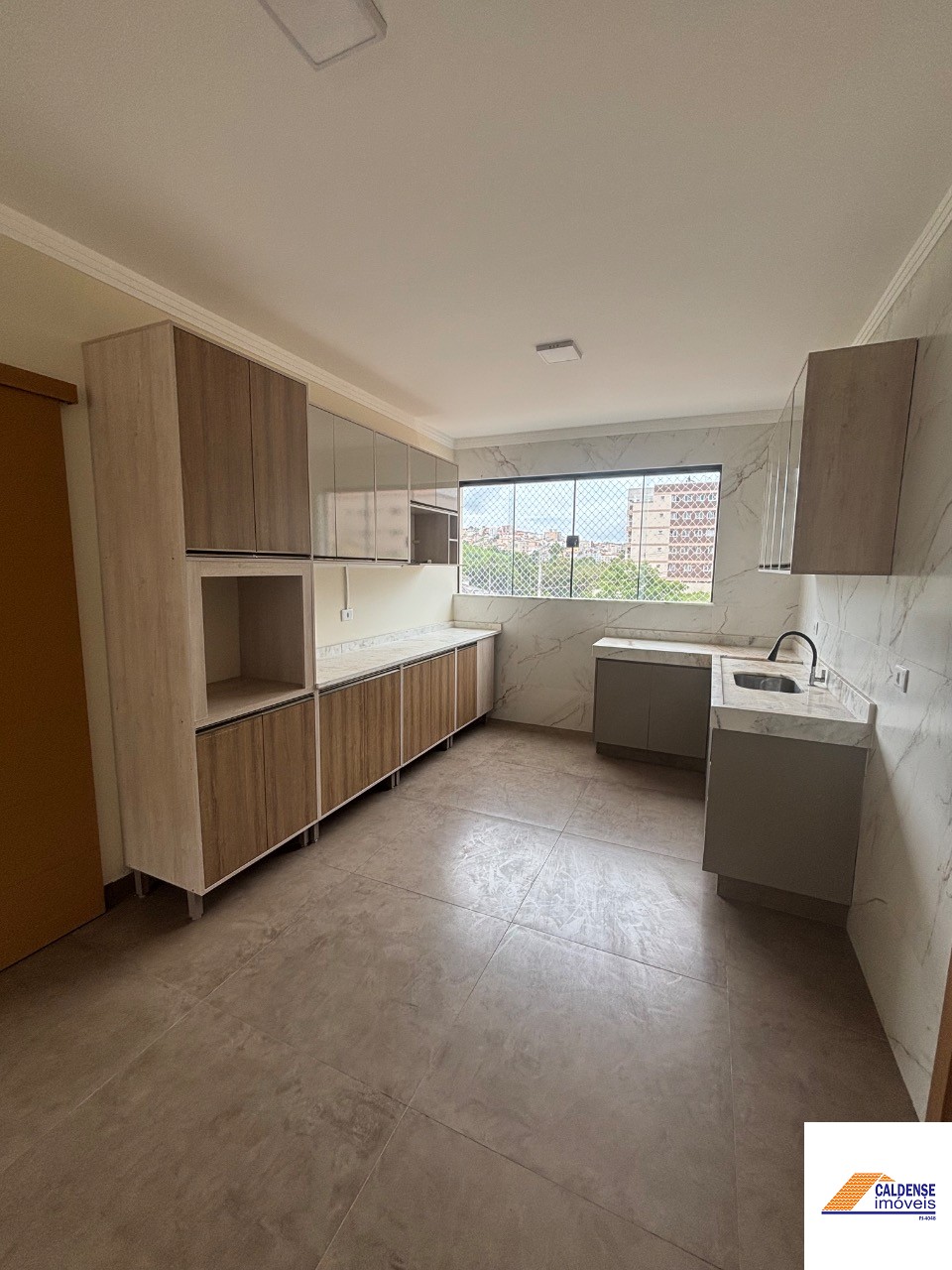 Apartamento à venda com 3 quartos, 88m² - Foto 2