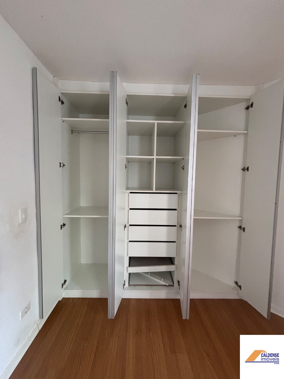 Apartamento à venda com 1 quarto, 33m² - Foto 4