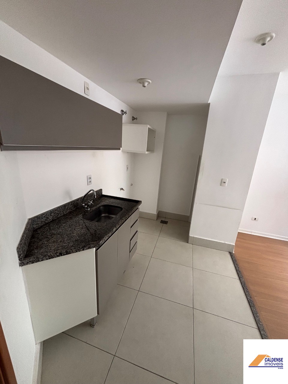 Apartamento à venda com 1 quarto, 33m² - Foto 2