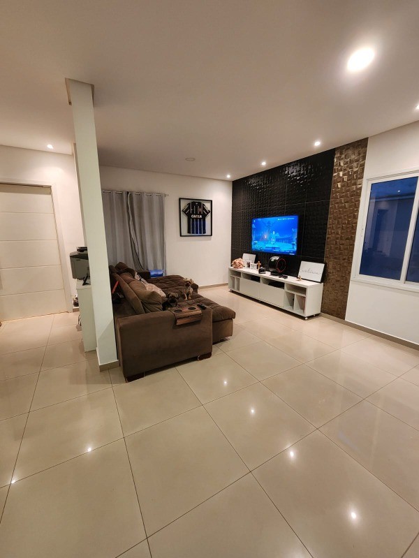 Casa a venda em Jundiaí com piscina e 03 dormitórios