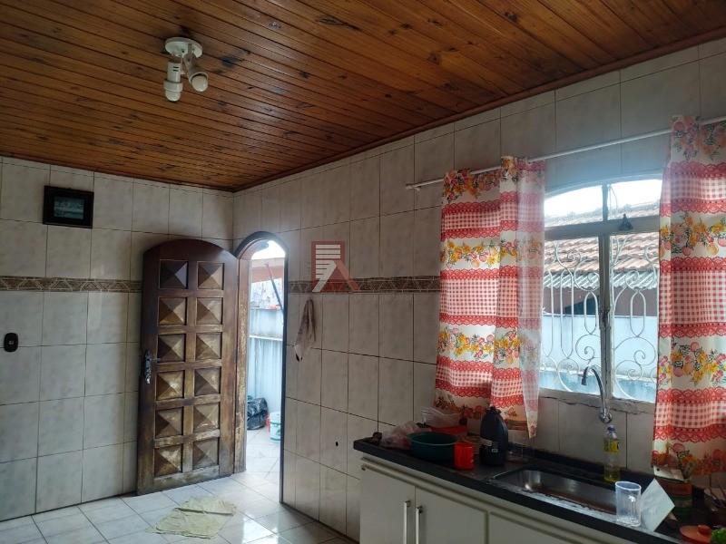 Casa no bairro Vila Santa Terezinha com 02 quartos