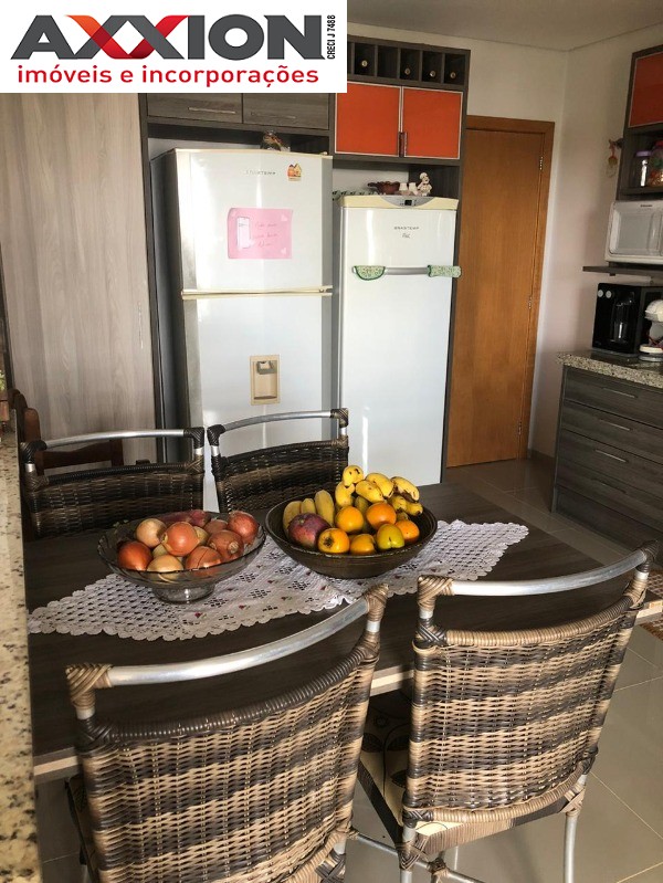 Apartamento à venda com 3 quartos, 170m² - Foto 2