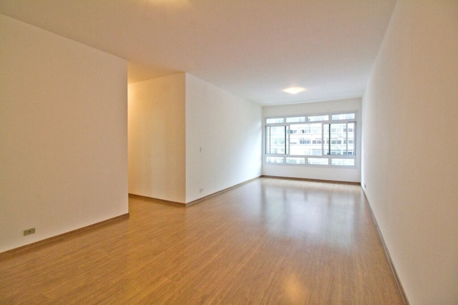 Apartamento à venda com 3 quartos, 135m² - Foto 1