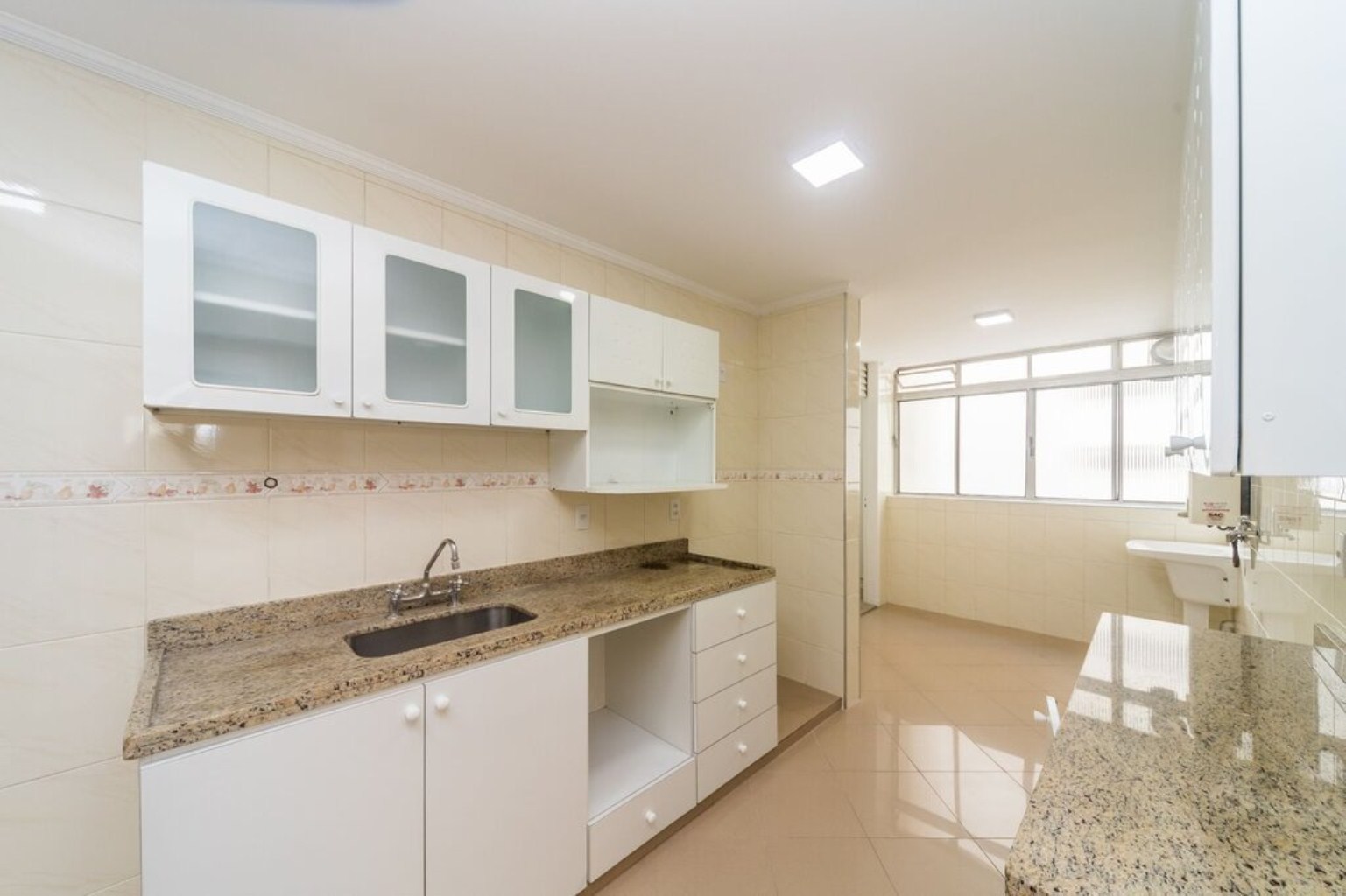 Apartamento à venda com 3 quartos, 98m² - Foto 42