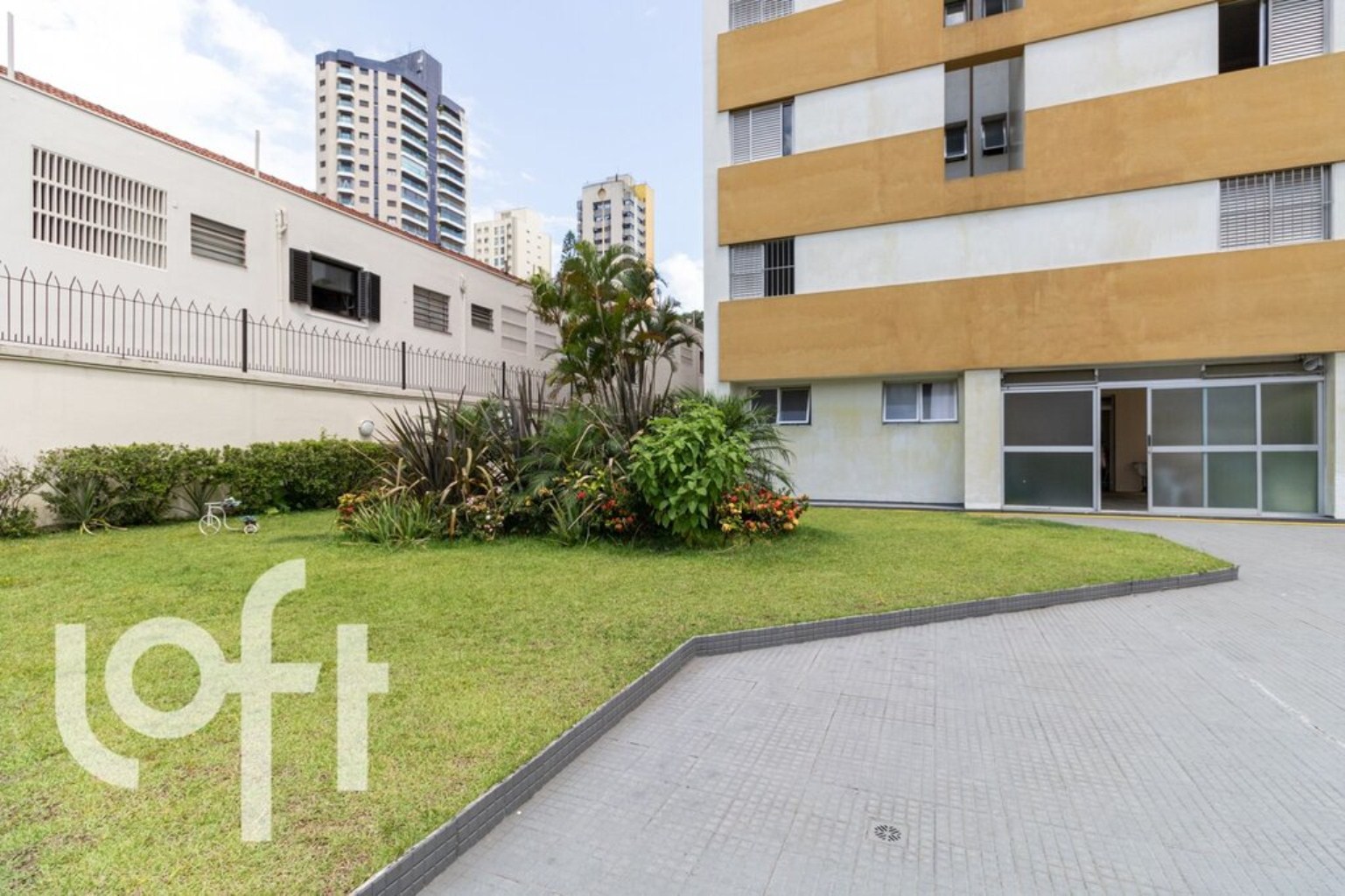 Apartamento à venda com 2 quartos, 64m² - Foto 42