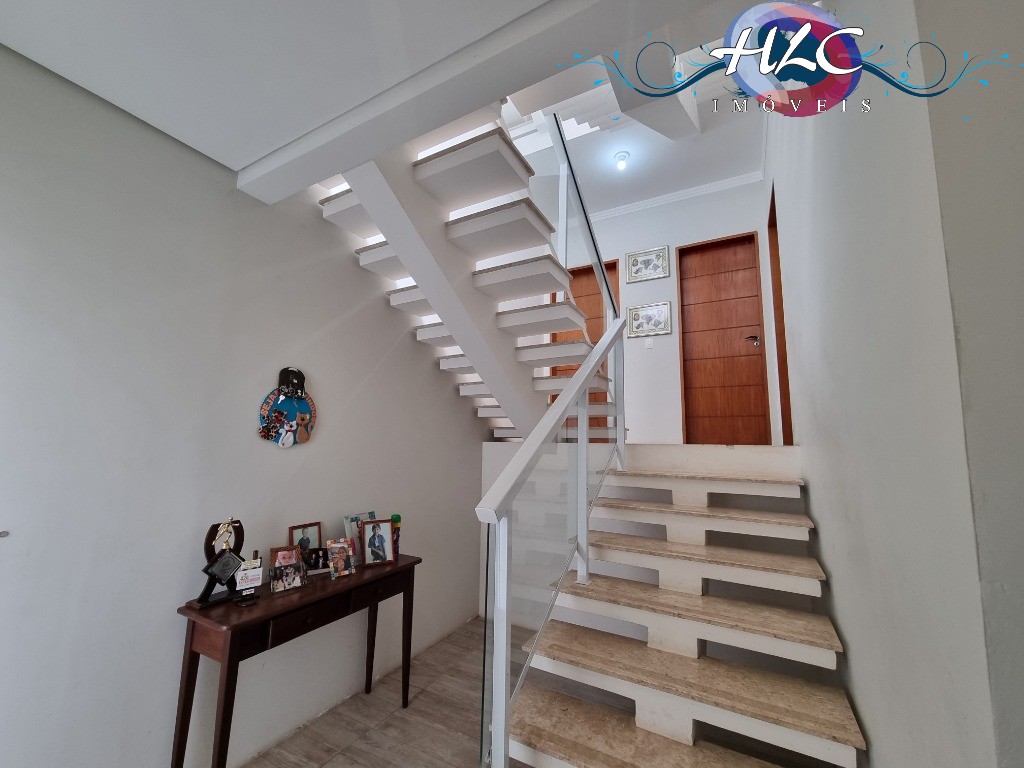 Casa à venda com 3 quartos, 278m² - Foto 4