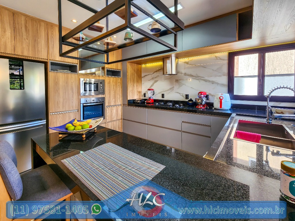 Casa à venda com 3 quartos, 245m² - Foto 4