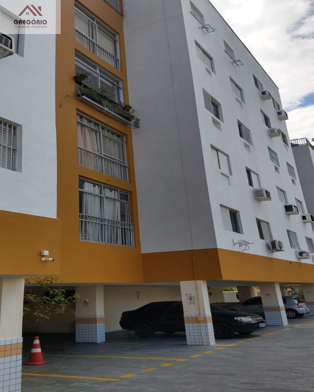 Apartamento à venda com 2 quartos, 70m² - Foto 3