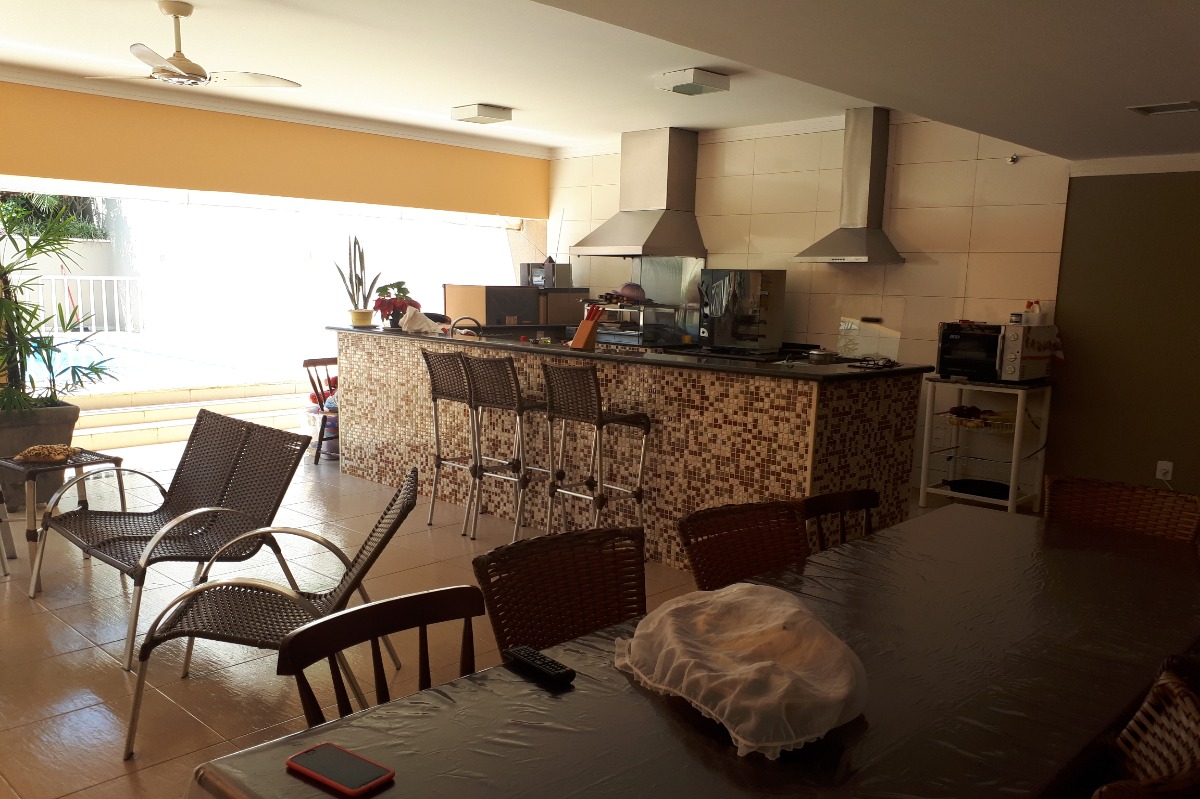 Casa a Venda com Três Suítes e Piscina - Vila Harmonia - Araraquara