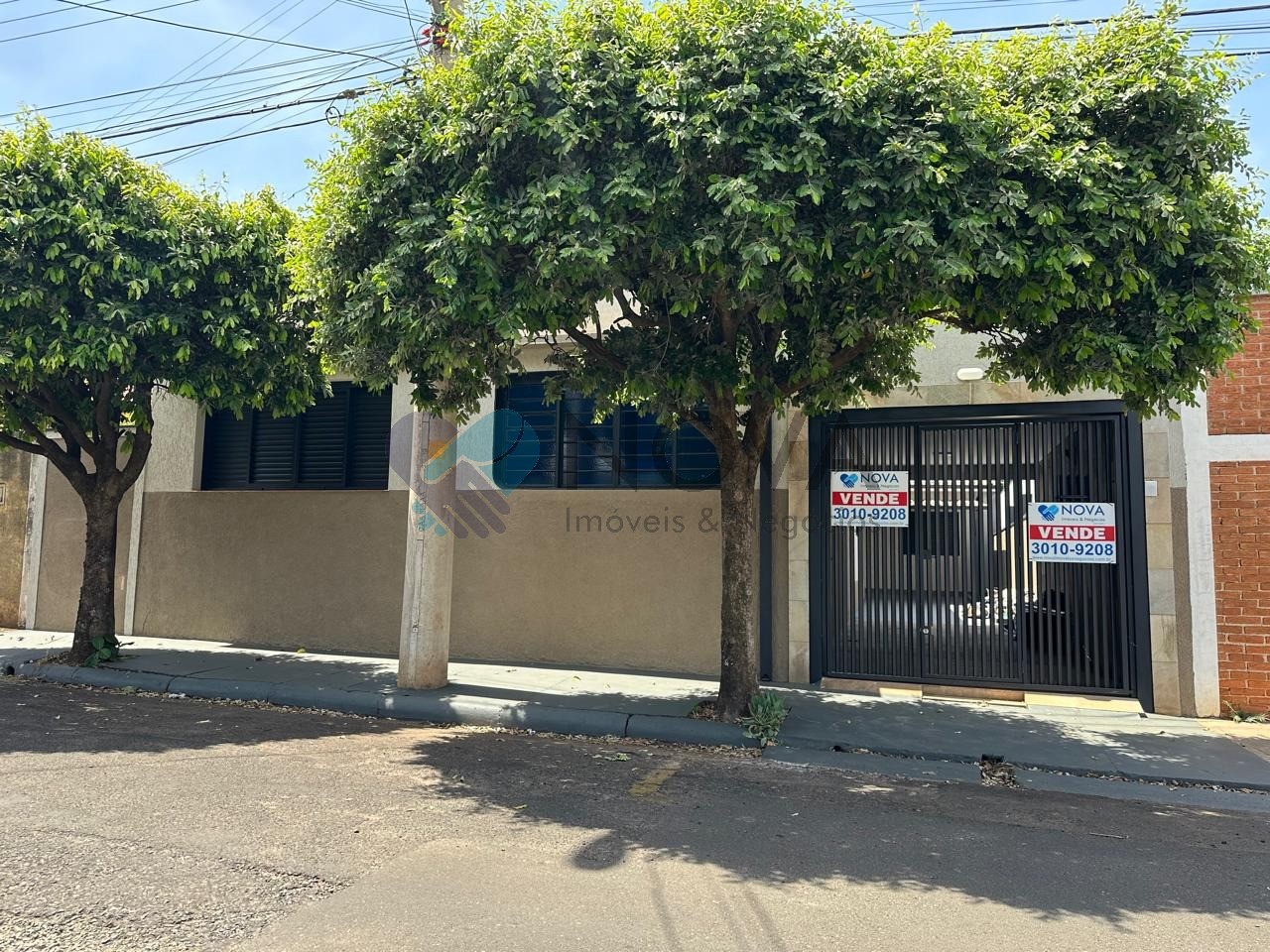 Casa Reformada Atrás do Habib's com a Documentação Ok para Venda ou Locação
