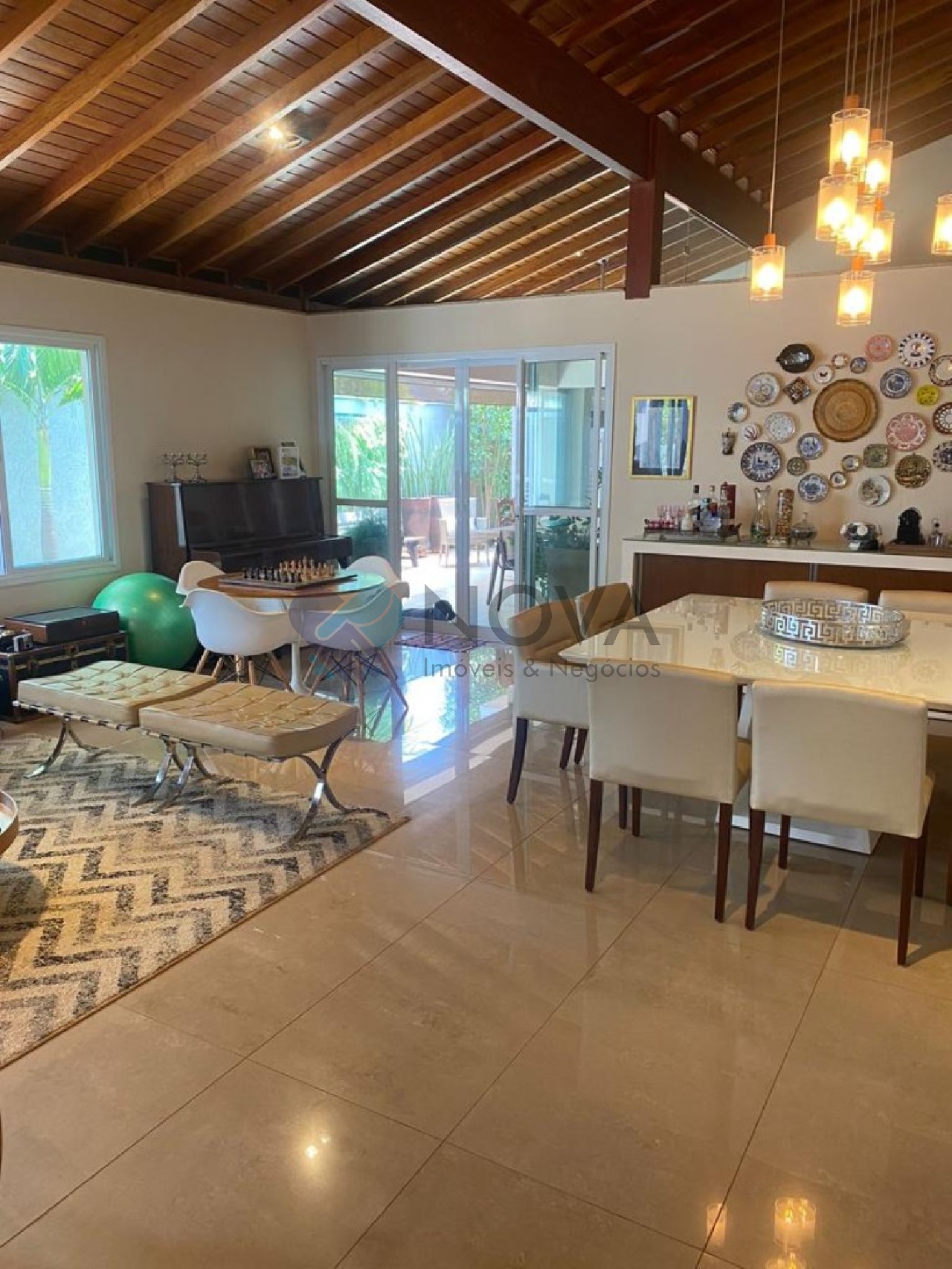 Casa Mobiliada no Melhor Condomínio Fechado de Araraquara.
