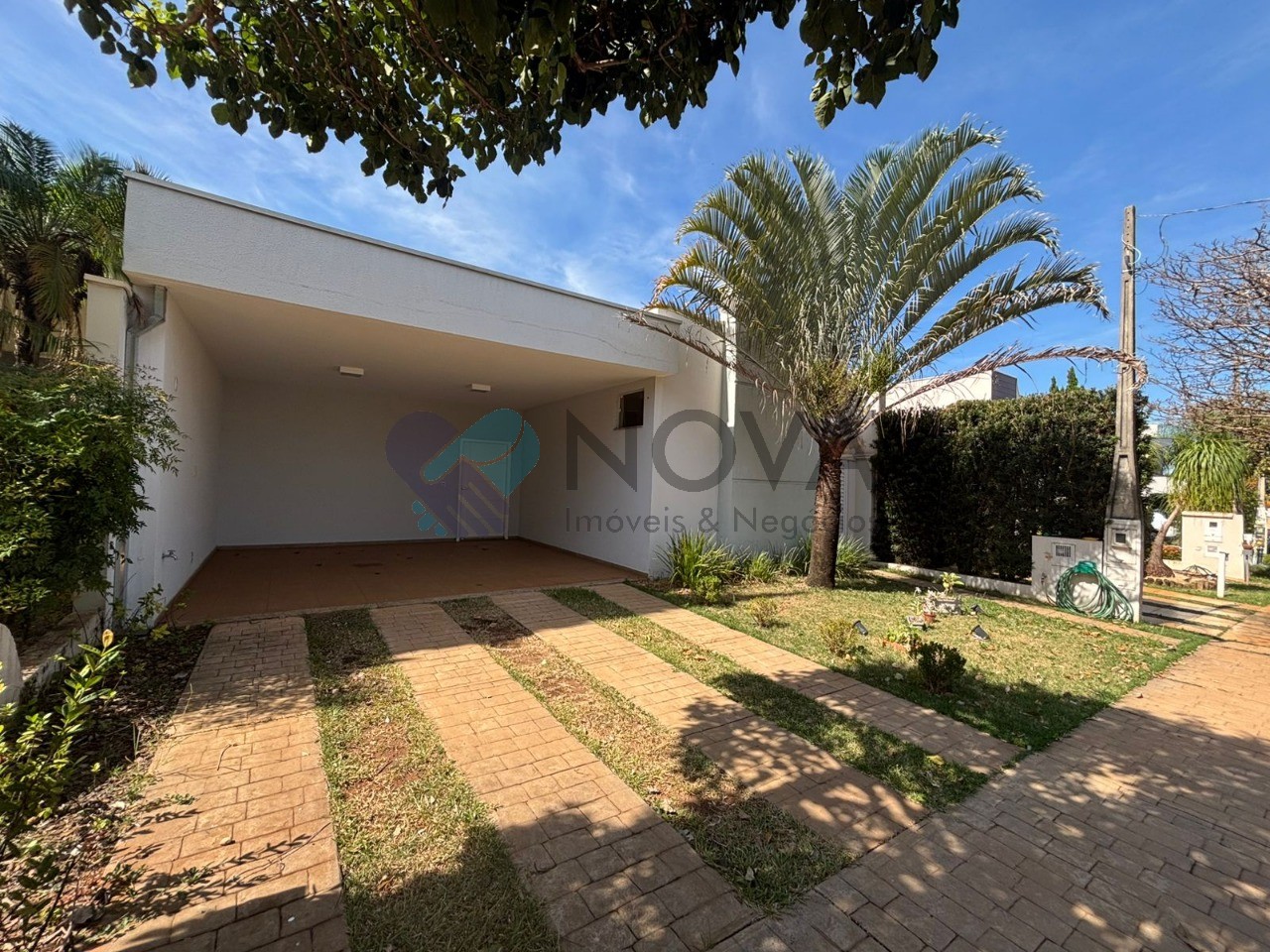 Casa com Valor Especial em Condomínio Fechado!