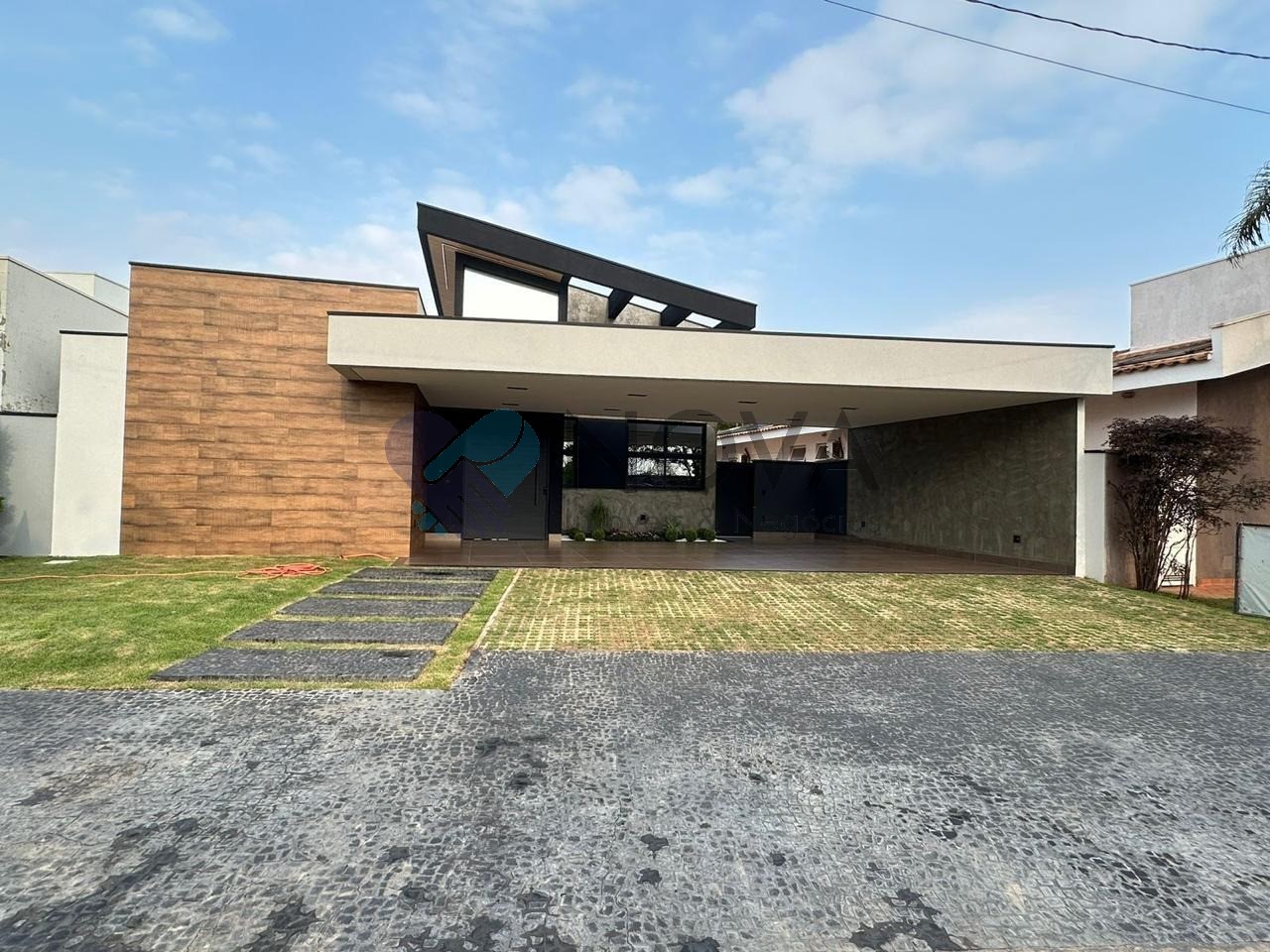Casa Moderna e de Altíssimo Padrão em Condomínio Fechado de Araraquara