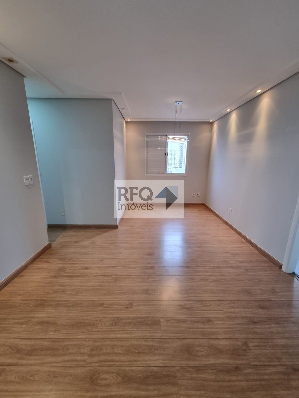 Lindo apartamento à venda com sala ampliada e varanda fechada em andar alto com 2 dormitórios e area de lazer na Regiao da Vila Gumercindo!!