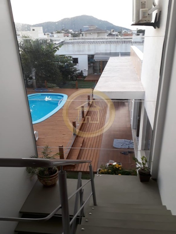 Casa à venda com 3 quartos, 246m² - Foto 2