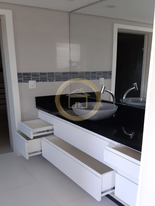 Casa à venda com 5 quartos, 300m² - Foto 16