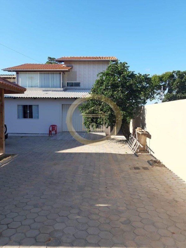 Casa à venda com 2 quartos, 200m² - Foto 2