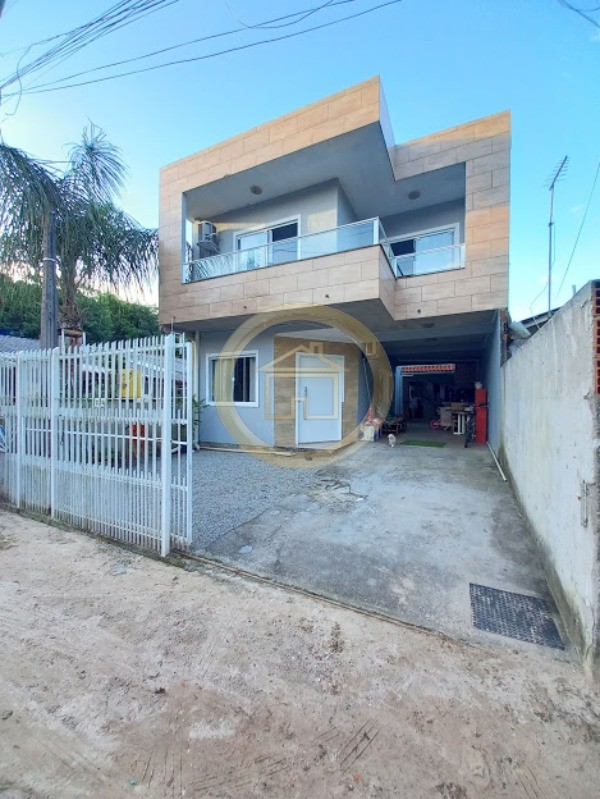 Casa à venda com 5 quartos, 208m² - Foto 1