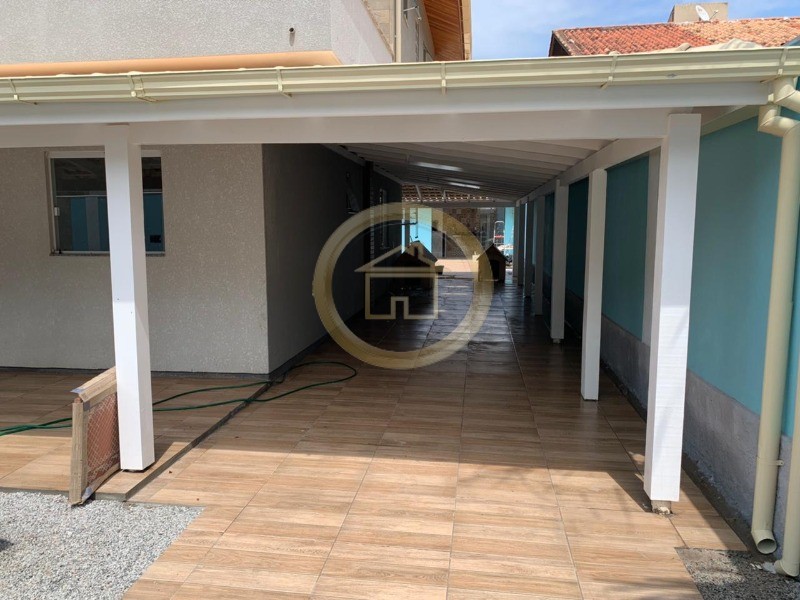 Casa à venda com 5 quartos, 200m² - Foto 2