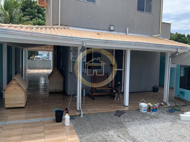 Casa à venda com 5 quartos, 200m² - Foto 4