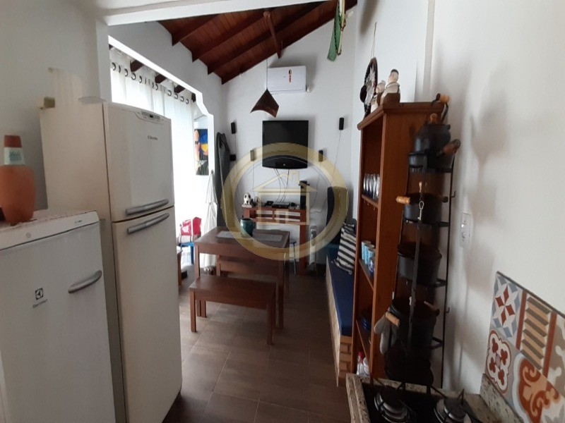 Casa à venda com 3 quartos, 210m² - Foto 11