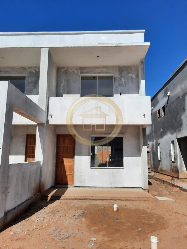 Casa à venda com 2 quartos, 92m² - Foto 1