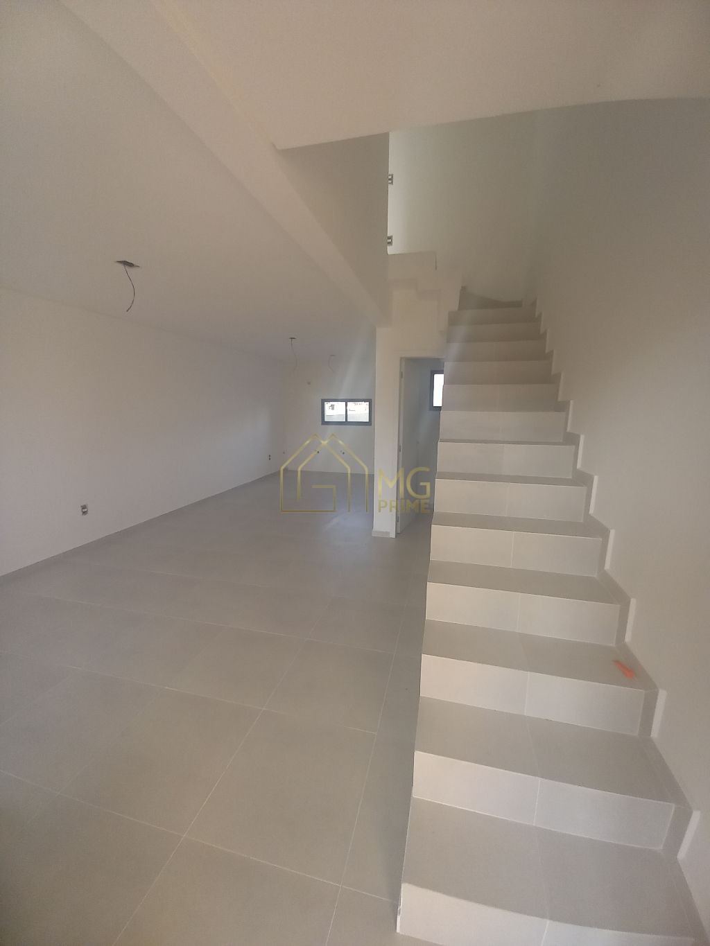 Casa à venda com 2 quartos, 90m² - Foto 2