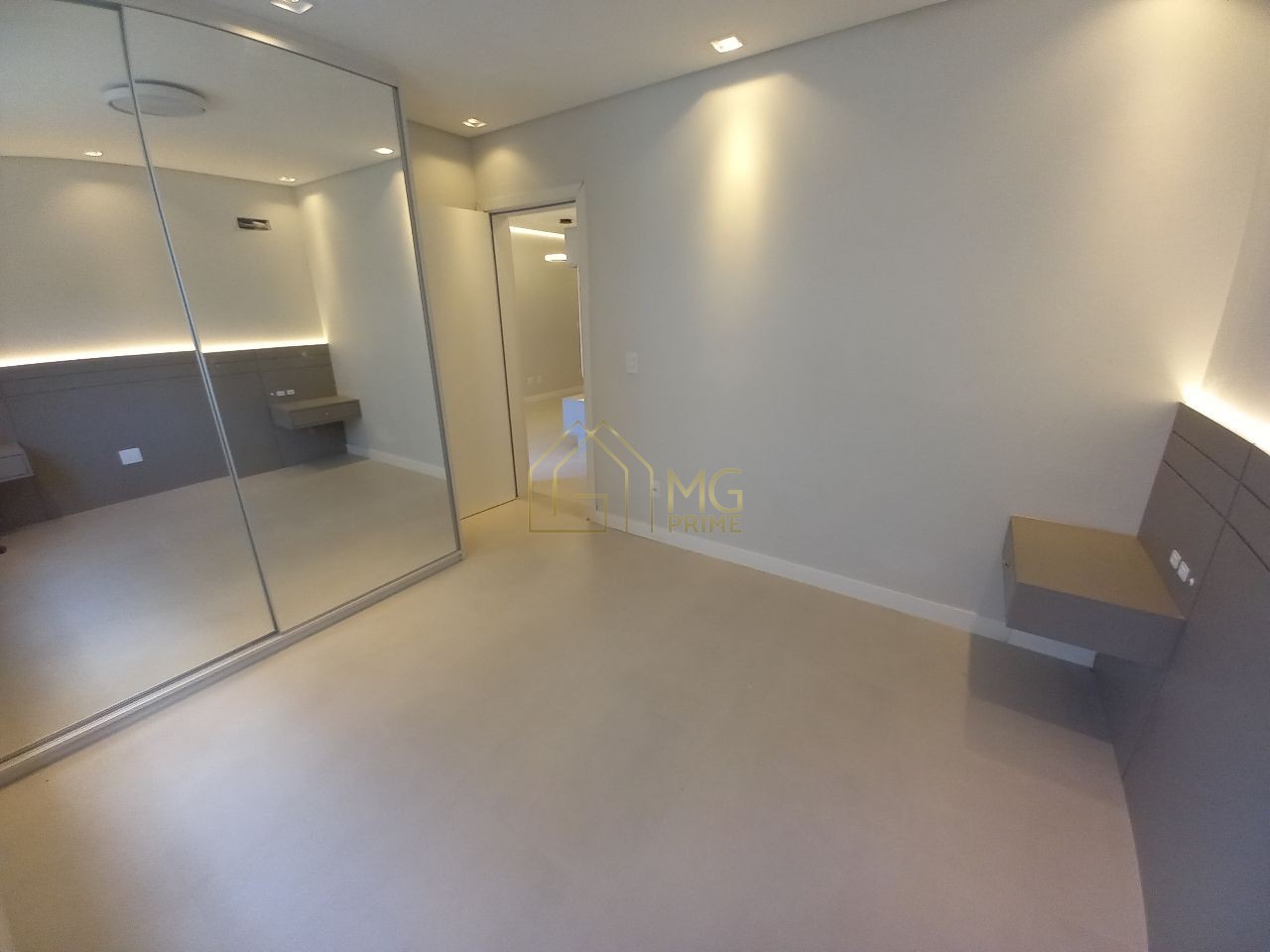 Apartamento à venda com 2 quartos, 67m² - Foto 21