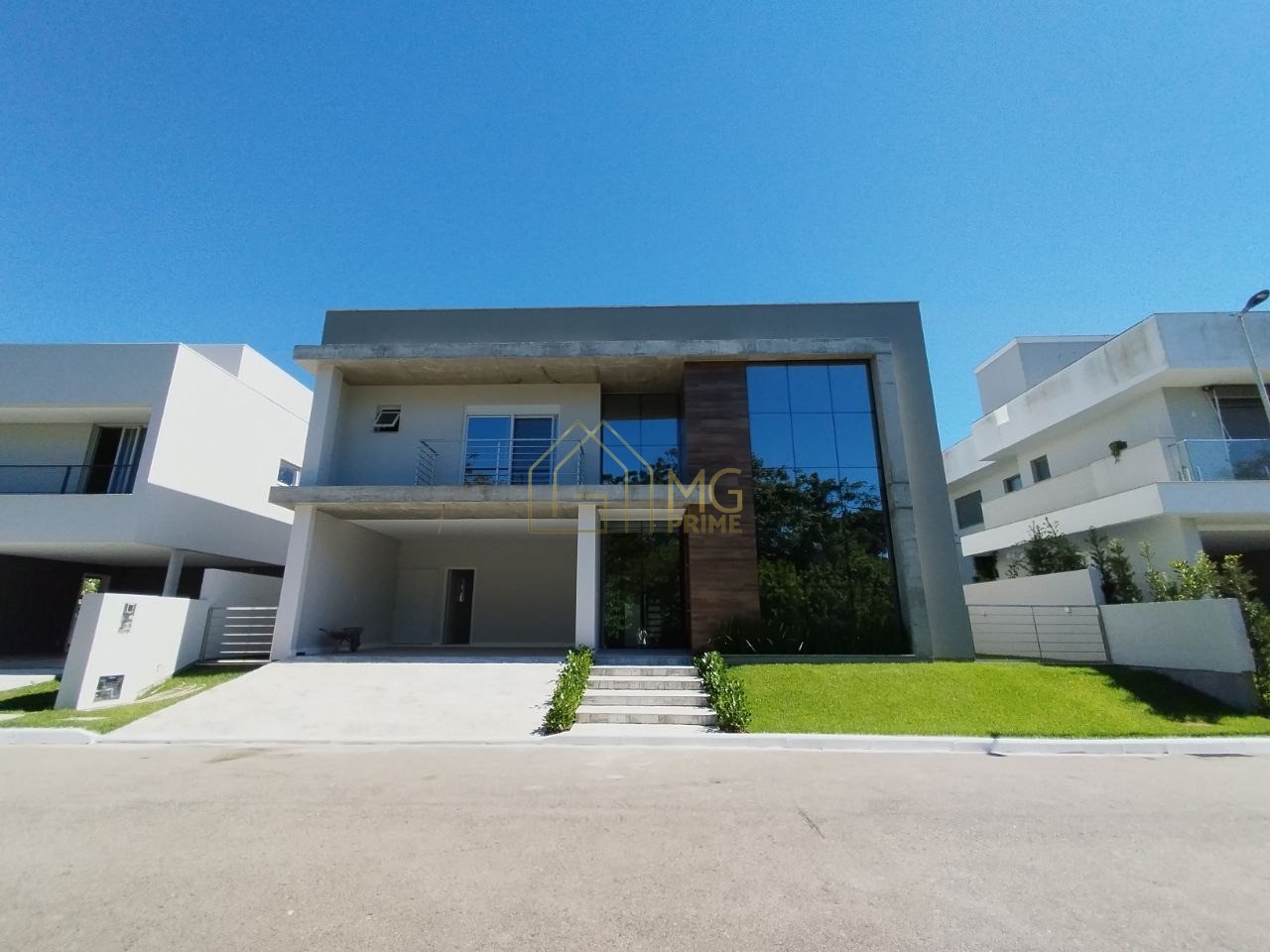 Casa à venda com 3 quartos, 269m² - Foto 1