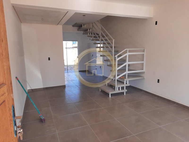 Casa à venda com 2 quartos, 92m² - Foto 3