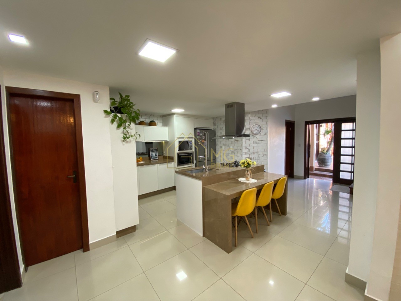 Casa à venda com 4 quartos, 317m² - Foto 12