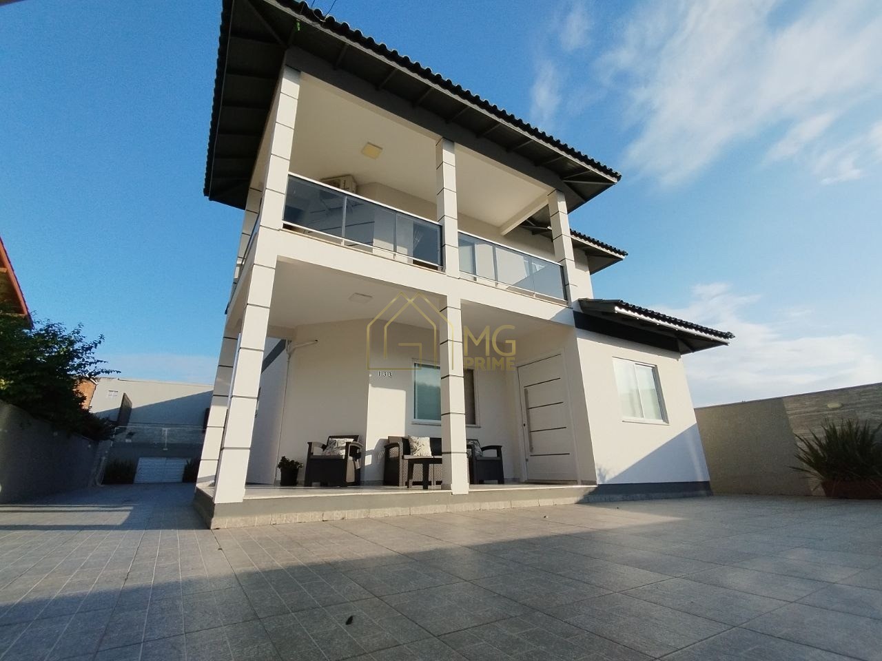 Casa à venda com 3 quartos, 290m² - Foto 1