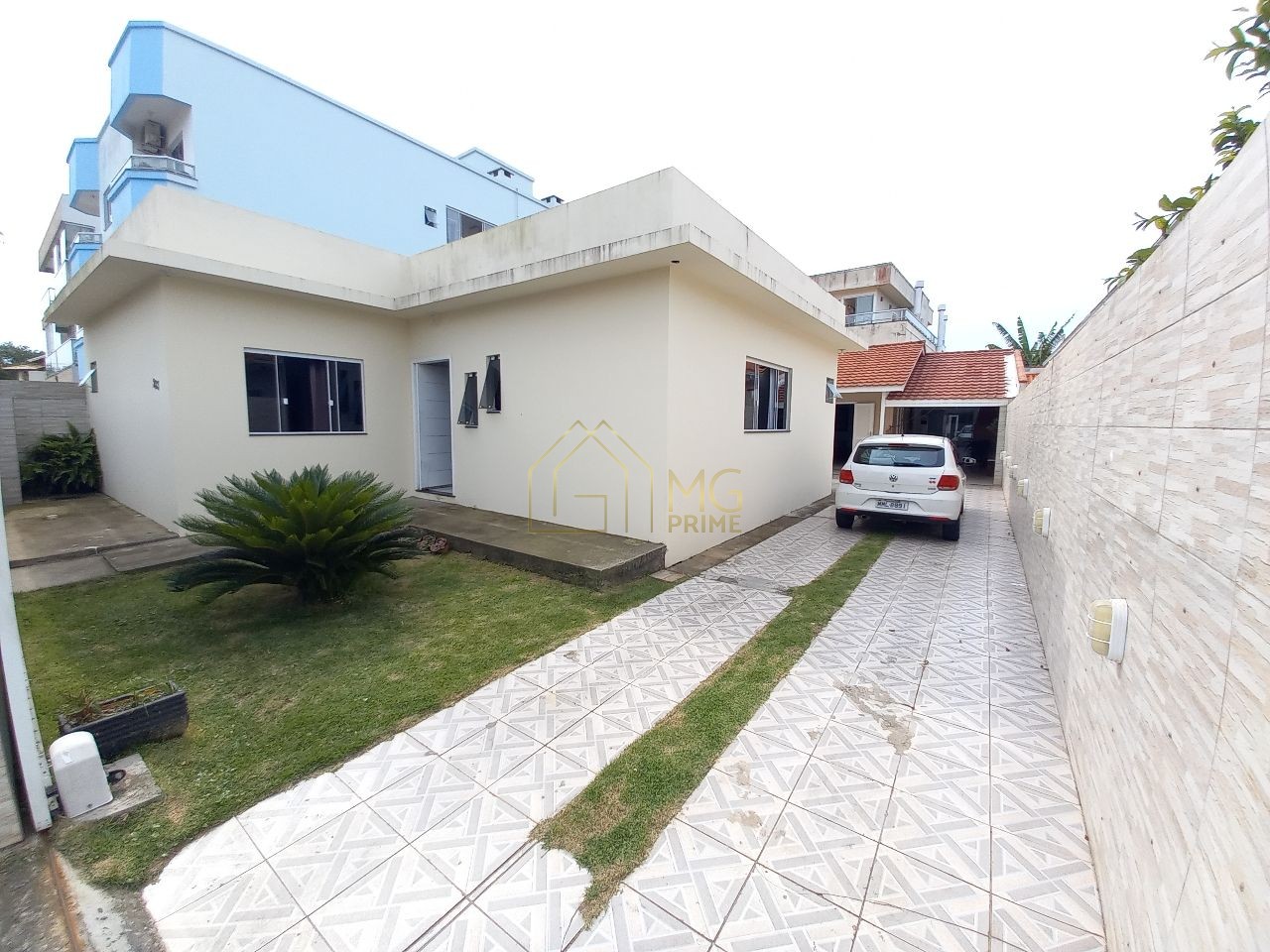 Casa à venda com 6 quartos, 212m² - Foto 1