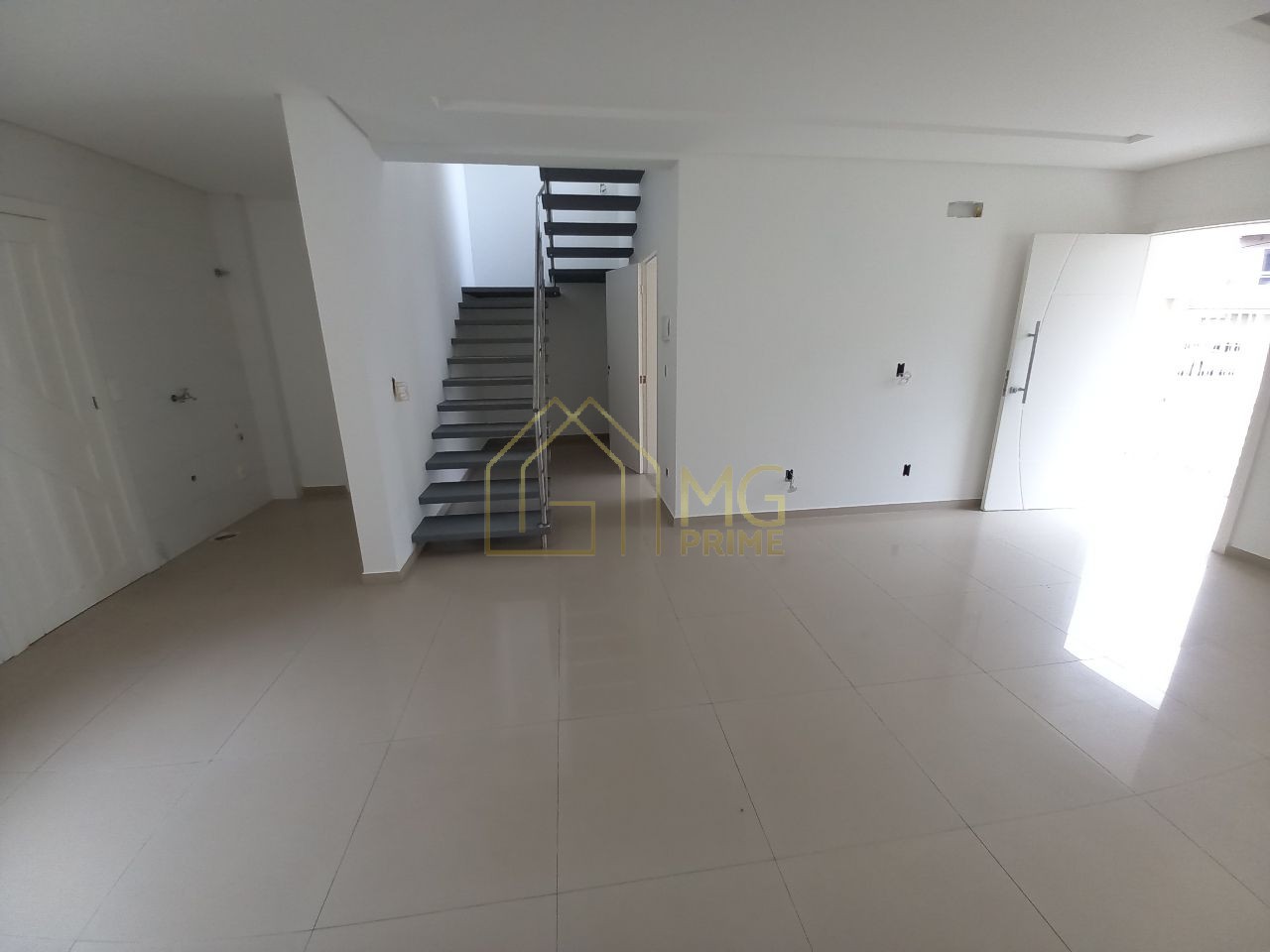 Casa à venda com 2 quartos, 120m² - Foto 12