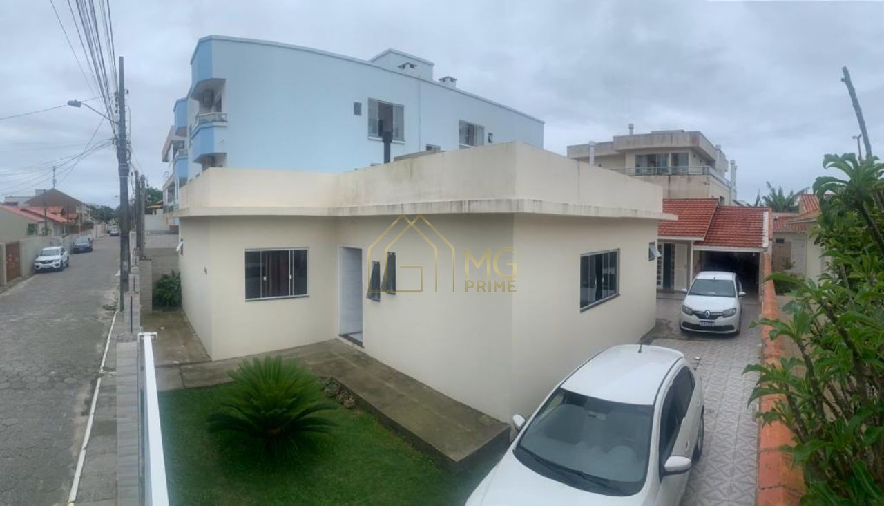 Casa à venda com 6 quartos, 212m² - Foto 2