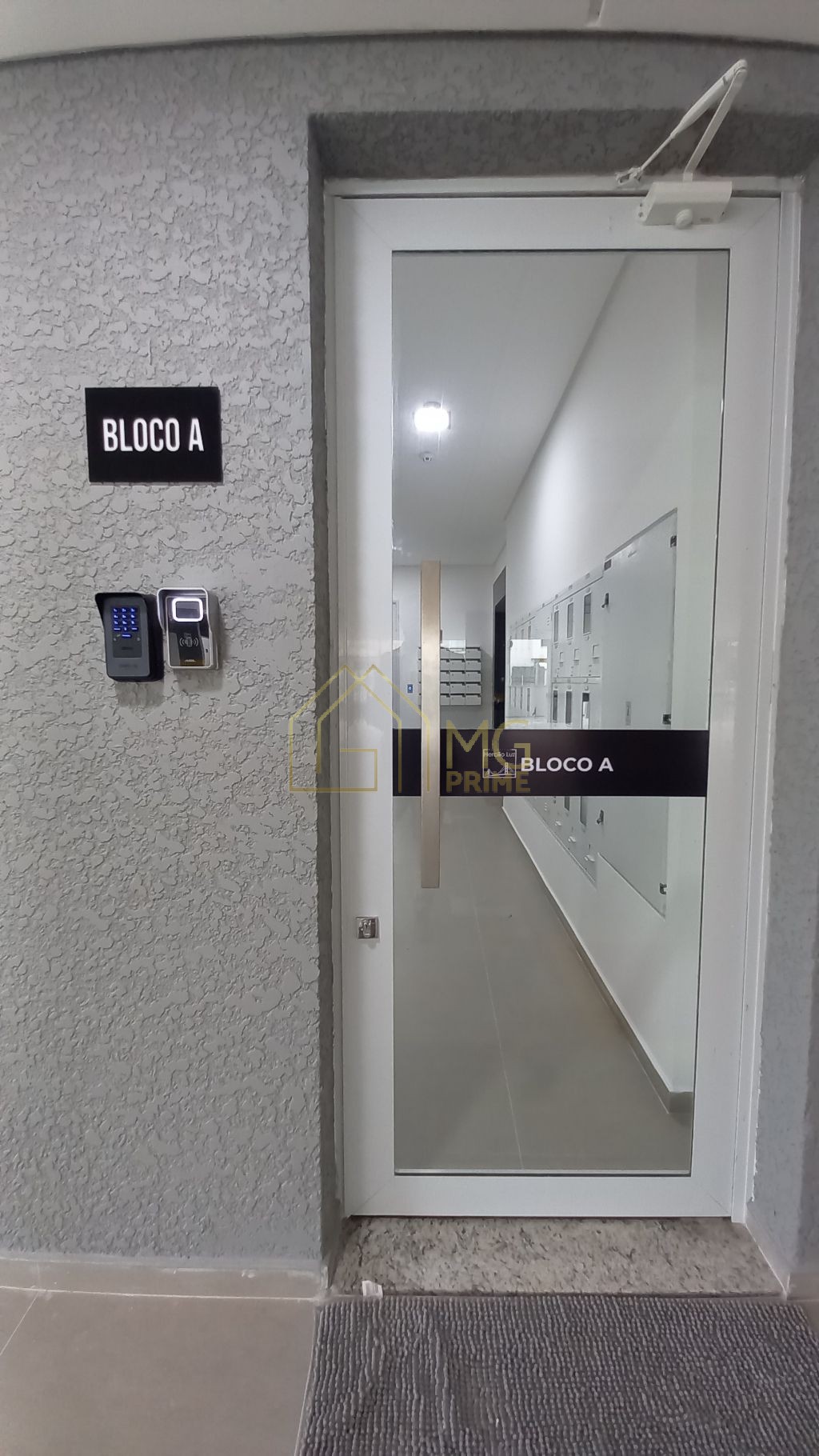 Apartamento à venda com 2 quartos, 68m² - Foto 9