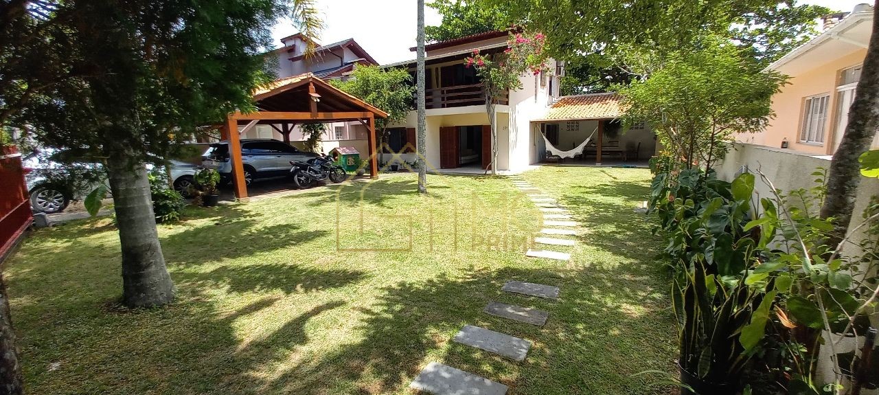 Casa à venda com 4 quartos, 240m² - Foto 1