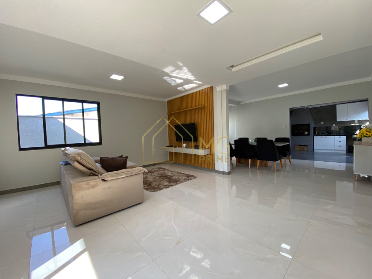 Casa à venda com 4 quartos, 170m² - Foto 4