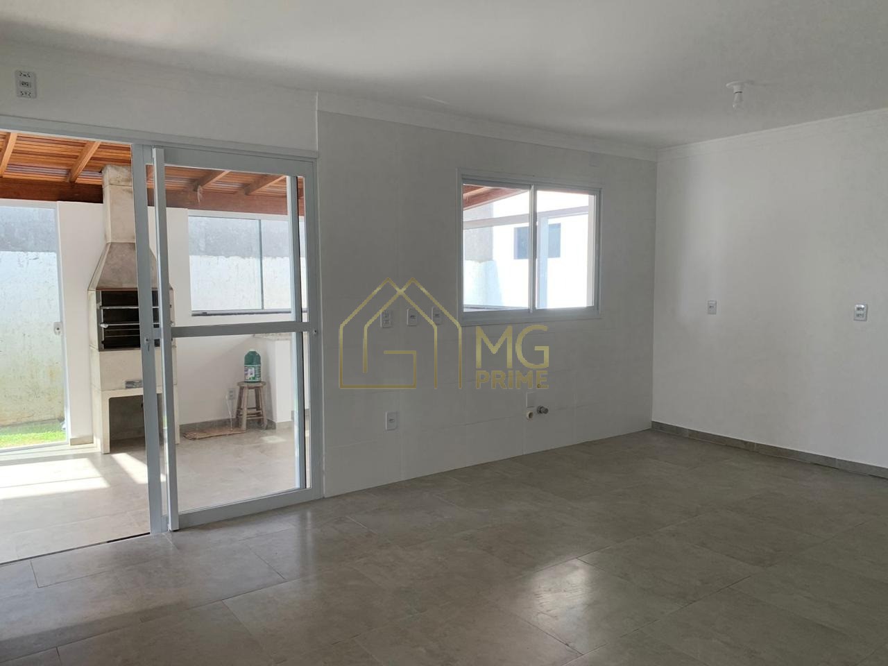 Casa à venda com 3 quartos, 137m² - Foto 2