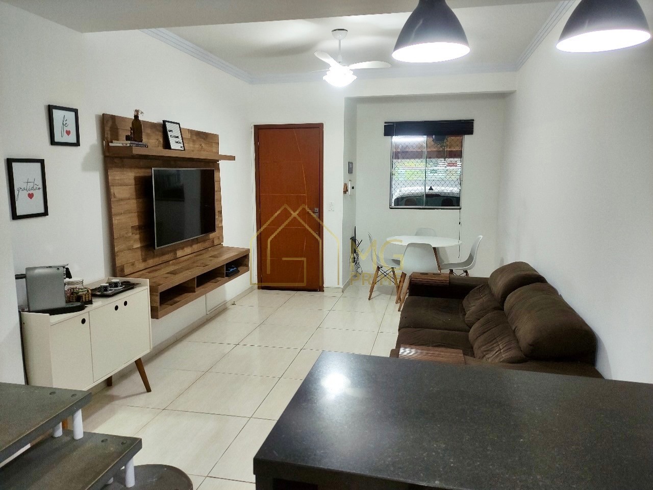 Casa à venda com 2 quartos, 60m² - Foto 2